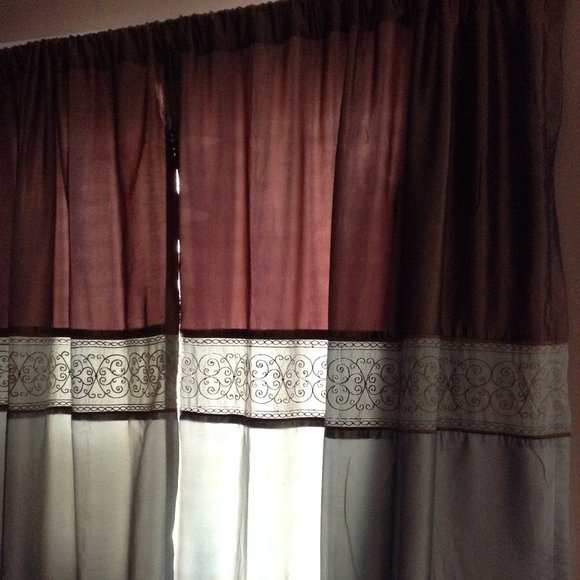 Green and brown accent curtains - Picture 3 of 6